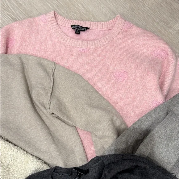 White House Black Market Women's Sweaters in Pink, Cream, and Gray - Picture 4 of 9